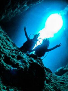 体験ダイビングで青の洞窟