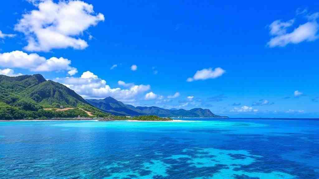 真っ青な空、きれいなブルーの海の画像