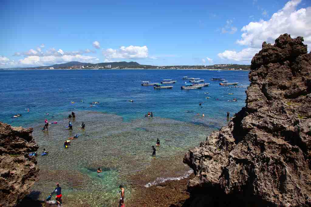 真栄田岬からエントリー口の画像