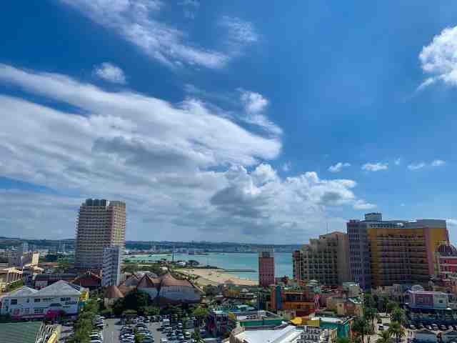 沖縄のホテルからみた景色の画像