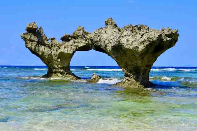 古宇利島のハートロックの画像